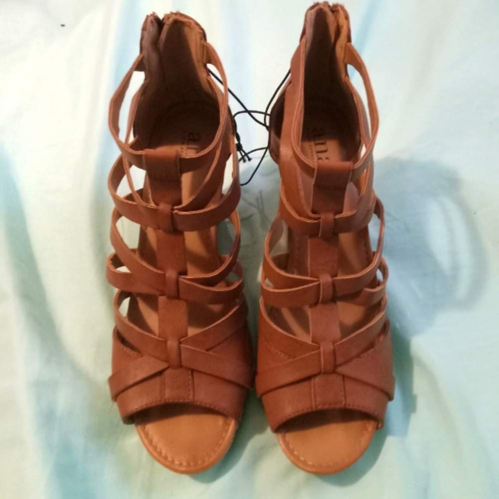 🤎 NWOT Womens Size 10 A.N.A. A New Approach Wedge Strappy Sandals Spring Date